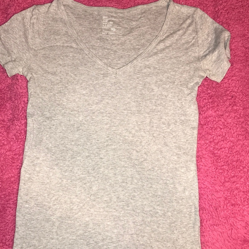 Women’s gap v neck